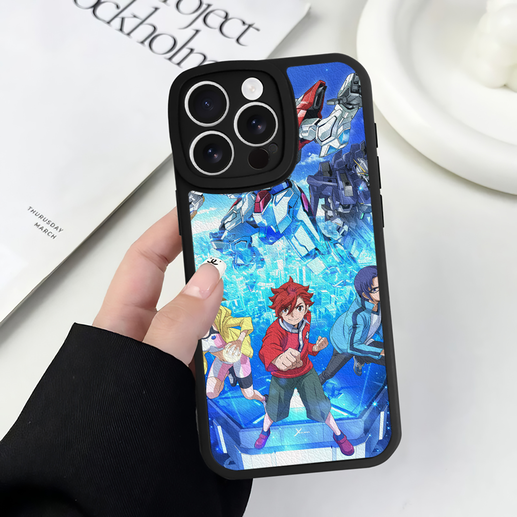 （画像用） 機動戦士ガンダム Mobile Suit Gundam 【iPhone 16シリーズ対応】シリコンスマホケース（レザー調） 材質：シリコン